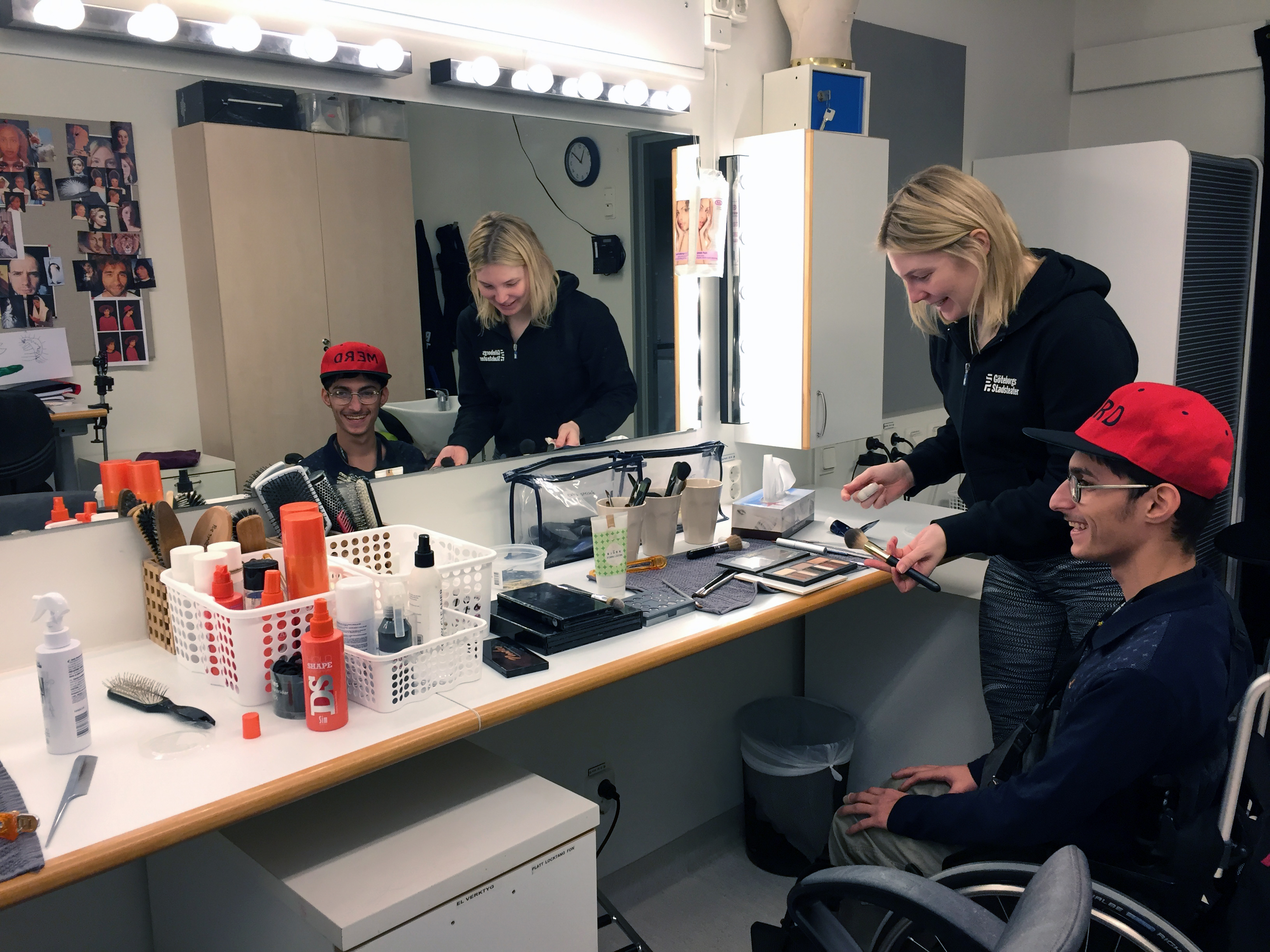 Merd och Emeilie Strömberg inne på maskavdelningen