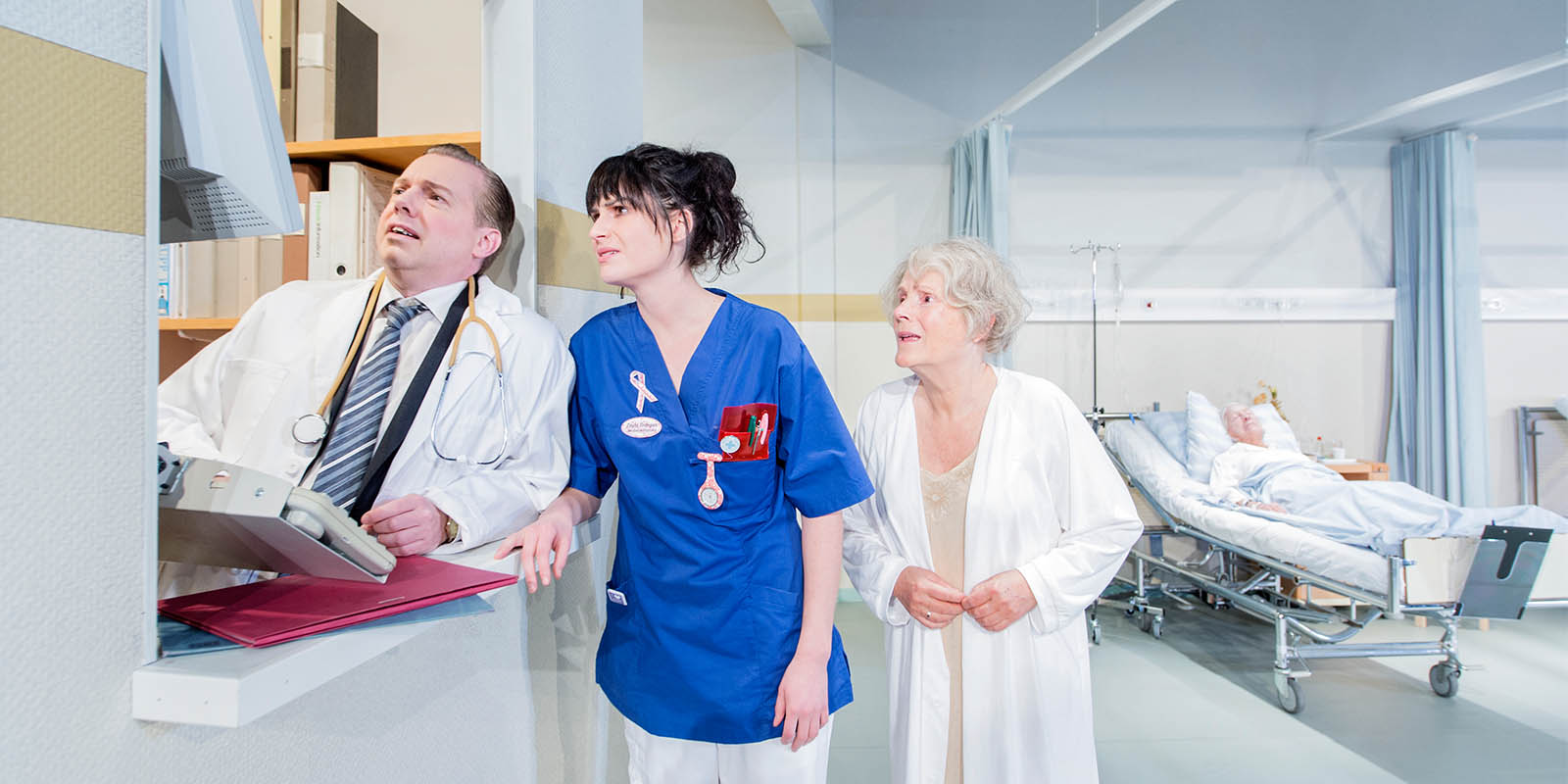 Fredrik Evers, Melina Tranulis och Ulla Skoog i Var god dröj!