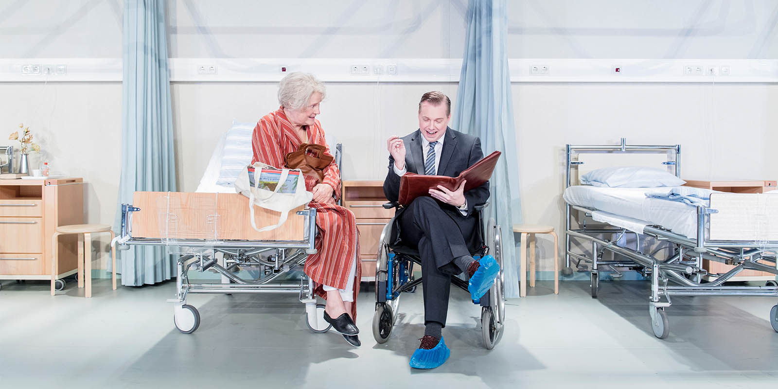 Fredrik Evers och Ulla Skoog i Var god dröj!