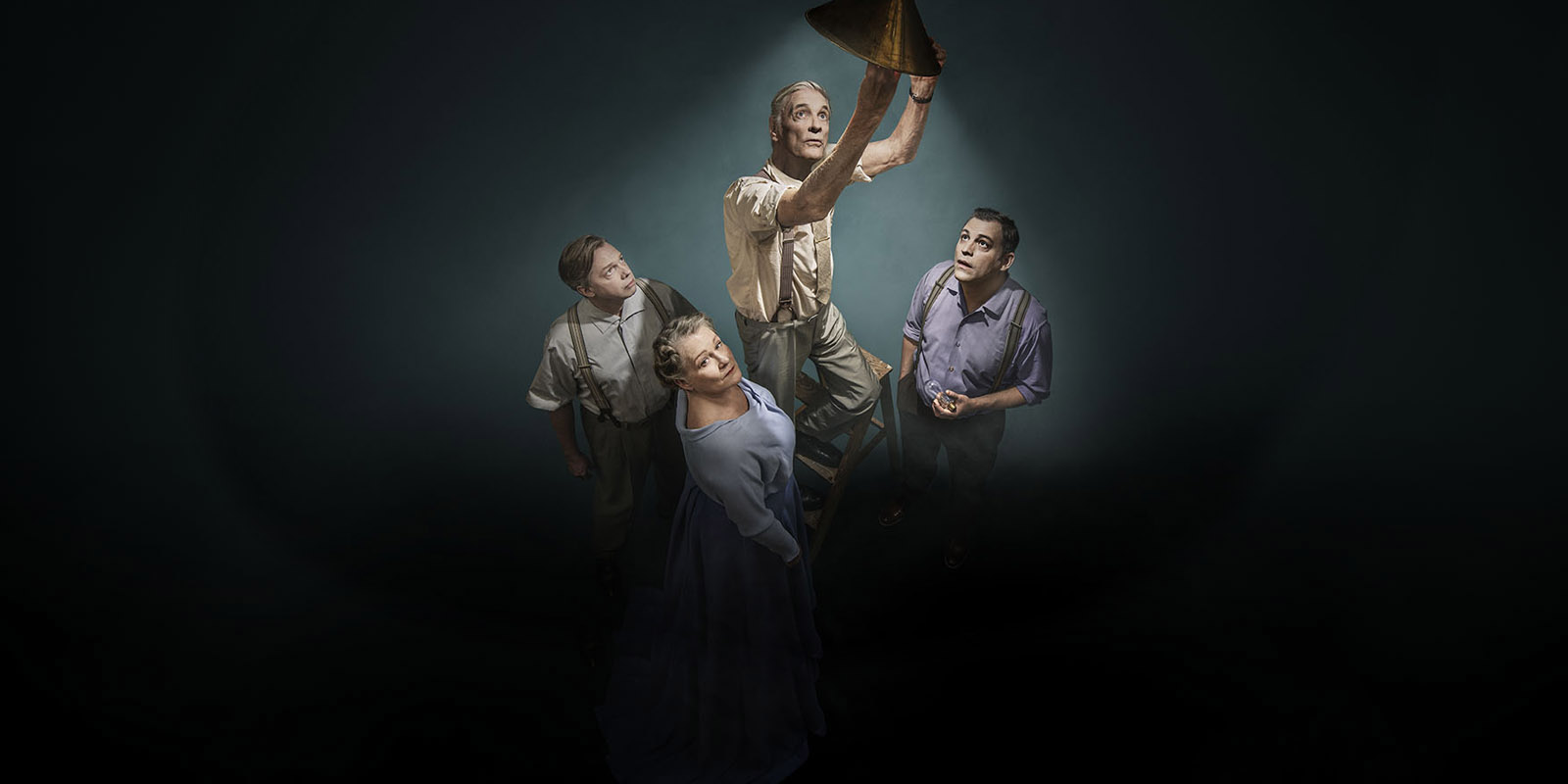  Familjen Tyrone ses på bilden: Fredrik Evers, Ann Bjelkerud, Claes Månsson, Eric Ericson