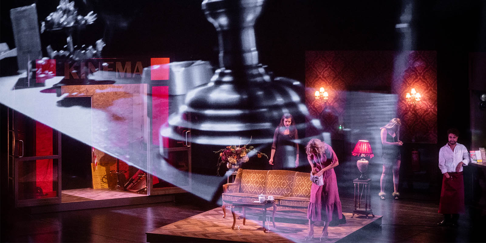 Karin Lycke, Sandra Redlaff, Marta Andersson Larson, Ramtin Parvaneh, Farrokh Tavakoli Foto Ola Kjelbye