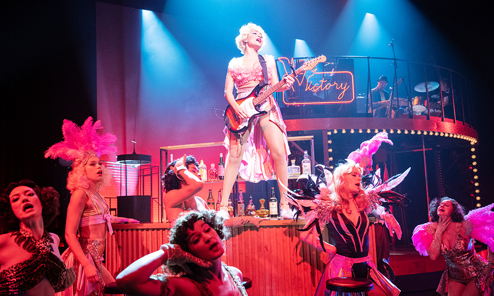 6-Baletten i baren-1000x600.jpg